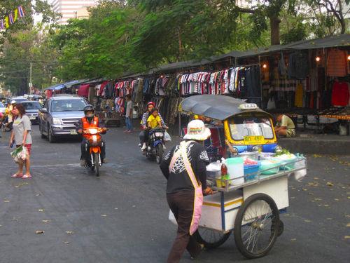 BANGKOK,un dernier tour de marché avant l'ISAN..