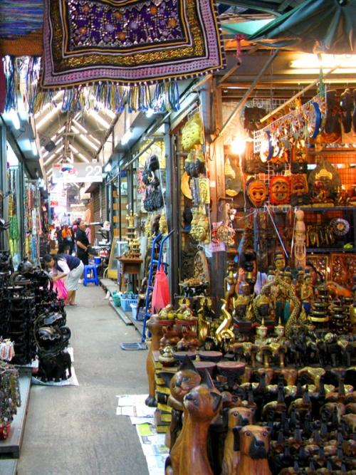 BANGKOK,un dernier tour de marché avant l'ISAN..