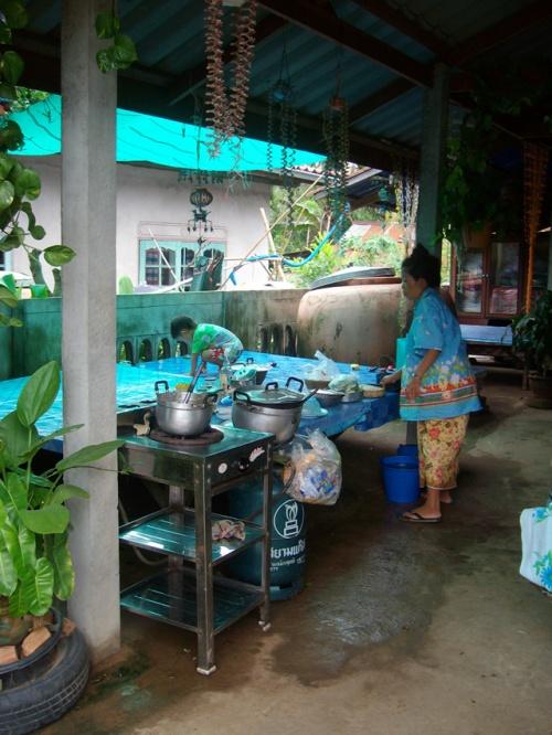 L'apéro c'est bien,mais qu'est c'qu'on mange à la fin?(le KHAO Phensa)