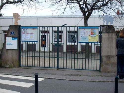 En passant par l'école républicaine!!!