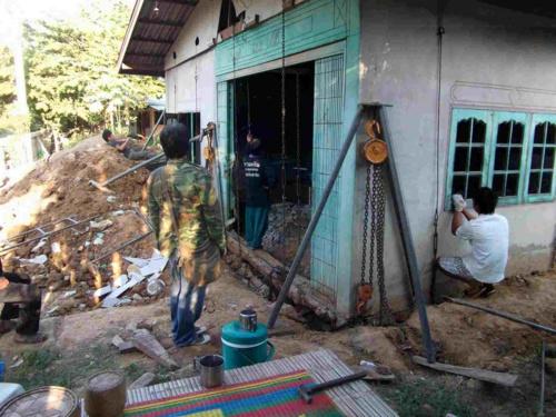 À Ban Pangkhan, les maisons ont la bougeotte !