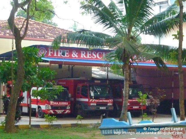 Et le 18, ça marche aussi pour les pompiers sri lankais ? ;-) Et le 18, ça marche aussi pour les pompiers sri lankais ? ;-)