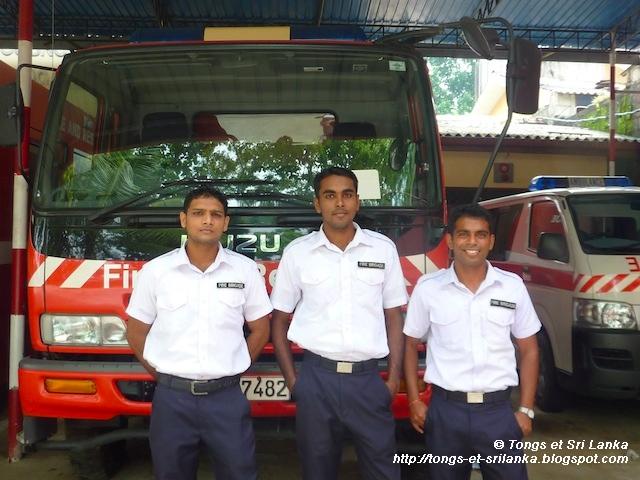 Et le 18, ça marche aussi pour les pompiers sri lankais ? ;-) Et le 18, ça marche aussi pour les pompiers sri lankais ? ;-)