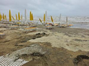 La plage de Jesolo dévastée par la tempête en mai 2013