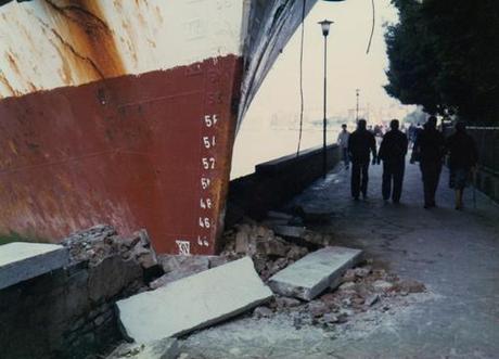 l'accident du 31 mai 1980 quand le porte container Afros est venu s'encastrer dans le quai des Giardini
