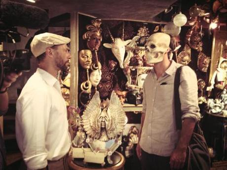 Raphaël et Davide croisent la mort dans une boutique de masques