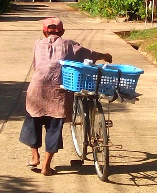 Isan en Thaïlande : Pou Ni Pouy, l'anti olympien...