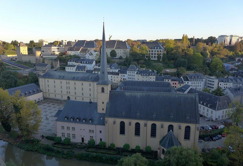 Luxembourg - 13 - Quartier du Grund depuis les casemates du Bock