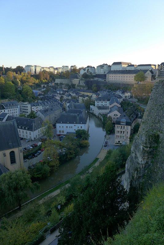 Luxembourg - 12 - Quartier du Grund depuis les casemates du Bock