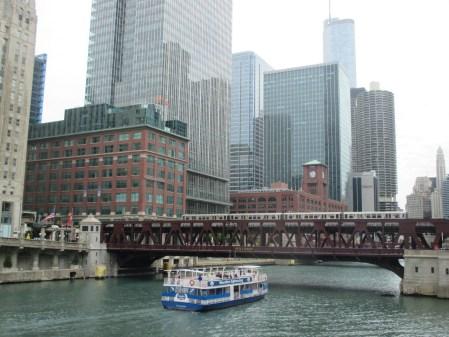 Métro et bateau dans le Loop