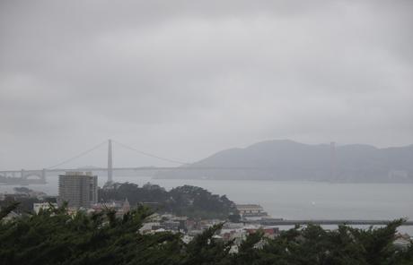 Le Golden Gate sous la brume