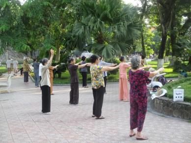 Tai Chi au bord du lac Hoan Kiêm