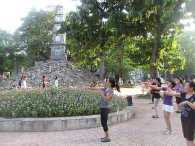 Tai Chi au bord du lac Hoan Kiêm