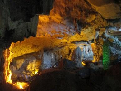 grotte de la surprise halong bay