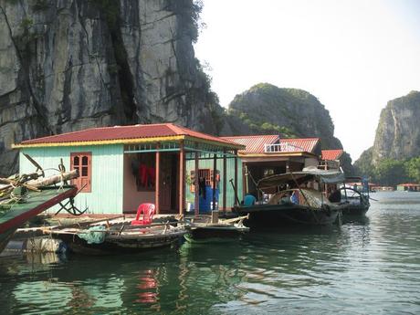 village pêcheurs Baie Halong