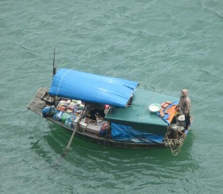 vendeuses de fruits de mer Halong Bay