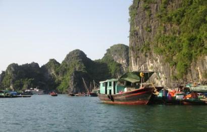 village pêcheurs Baie Halong