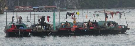 village pêcheurs Baie Halong