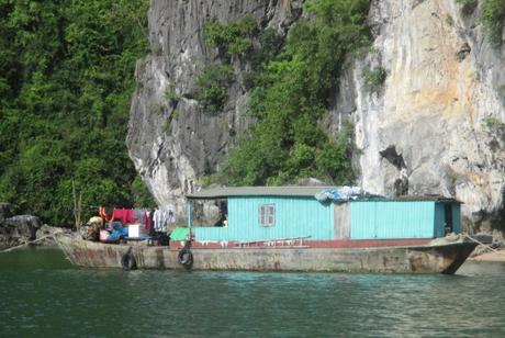 supermarché flottant Halong bay