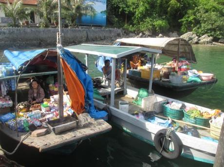 supermarché flottant Halong bay