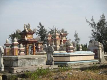 cimetière Thuan An , Huê