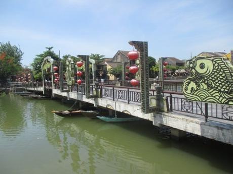 pont des lanternes Hoi An