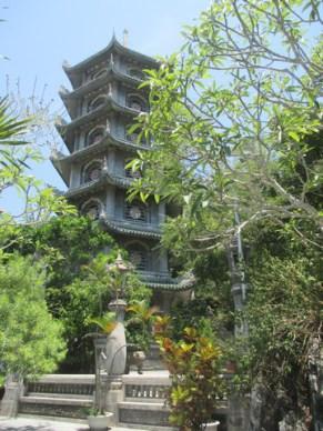 Tour Pho Dong Sur la montagne de marbre