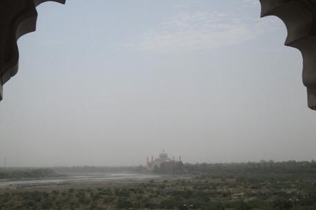 vue dur le Taj Mahal depuis le fort Agra