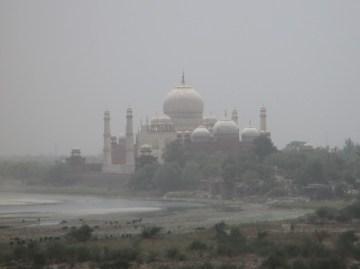 vue dur le Taj Mahal depuis le fort Agra