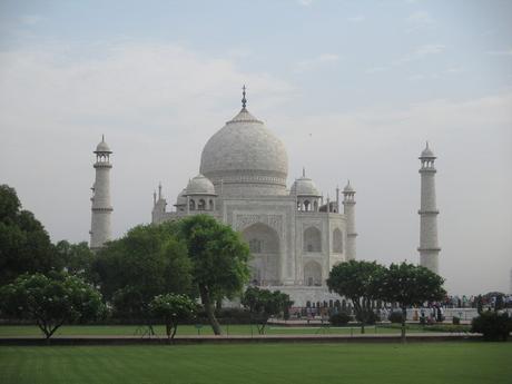 Taj Mahal vu des jardins