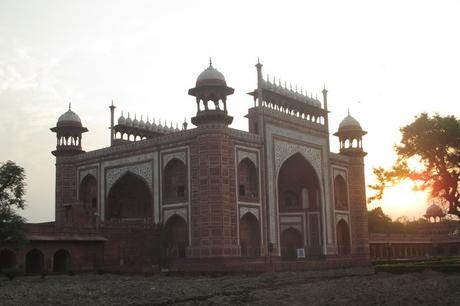 bâtiment accès Taj Mahal