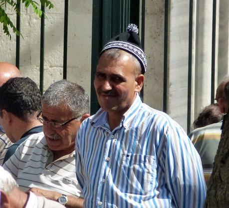 Turquie - jour 23 - Balades poétiques et visages stambouliotes - 157 - Au pied de Beyazıt Camii