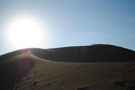 Chili - San Pedro de Atacama - couple sur dune