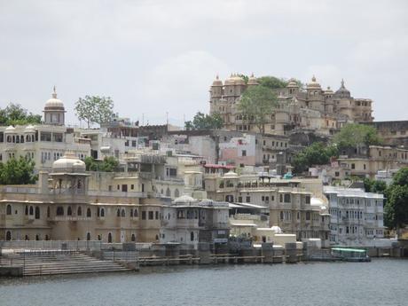 rives du lac Pichola