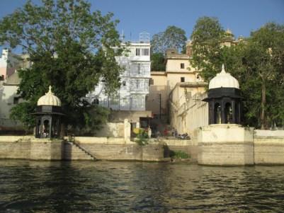 rives lac Pichola