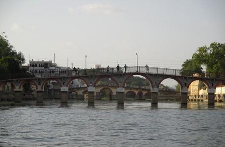 pont piétonnier lac Pichola