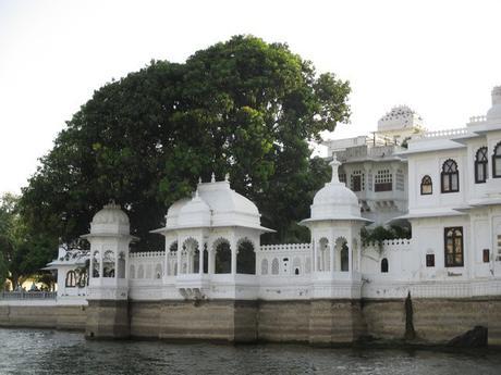 rives lac Pichola