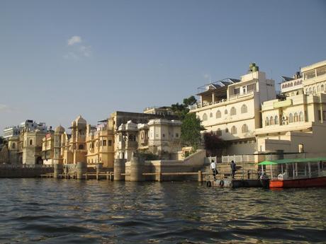 rives lac Pichola