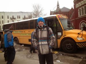 Maxime devant le bus d'école américain pour Mountain Creek
