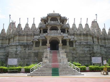 entrée temple principal Ranakpur