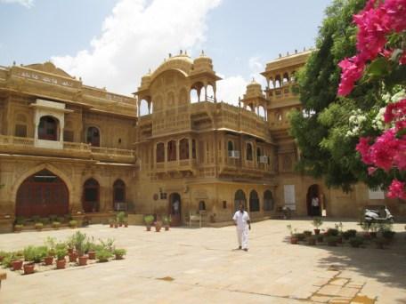 Cour entrée Mandir Palace