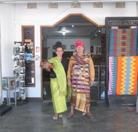 nath et Benoit en Tenue traditionnelle Lombok