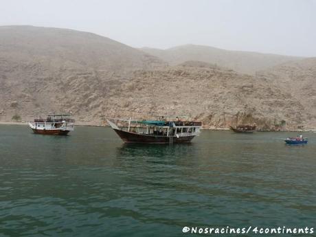 Une excursion en boutre dans la région des fjords d’Arabie Port de Dibba, les boutres attendent leurs passagers