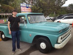 Maxime et une voiture américaine, Chevrolet