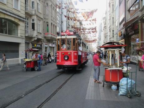 tram rétro Istiklal Caddesi Istanbu Istiklal Caddesi Istanbu