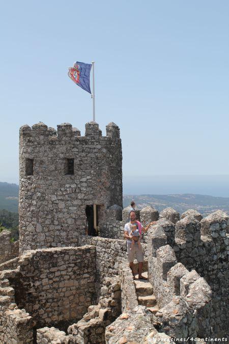 Nous découvrons les tours du château des Maures