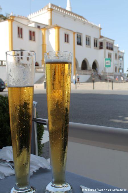 Un petit (grand!) apéro, devant le Palais national de Sintra