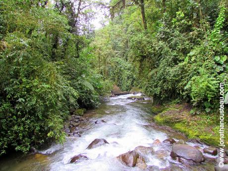 La route pour Quito avant de découvrir Mindo