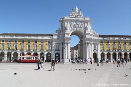 La Praça do Comércio et son arc de triomphe néoclassique, quartier de la Baixa