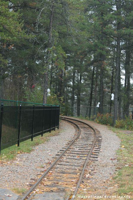 Le chemin de fer du Parc, dont le parcours est décoré de fantômes